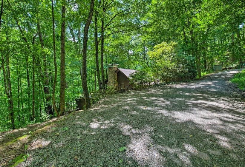 Secluded Waynesville Cabin: Deck, Grill & Fire Pit