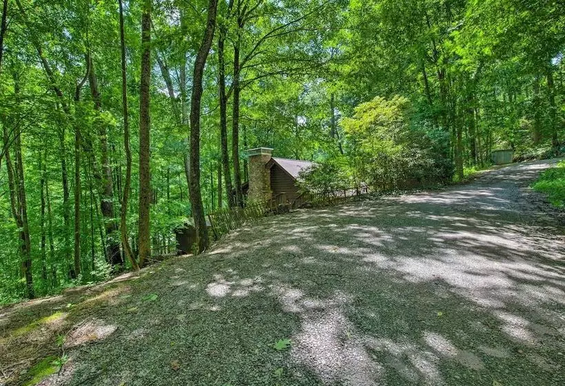 Secluded Waynesville Cabin: Deck, Grill & Fire Pit