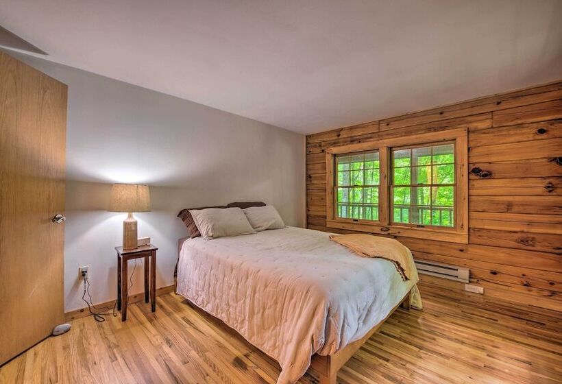 Secluded Waynesville Cabin: Deck, Grill & Fire Pit