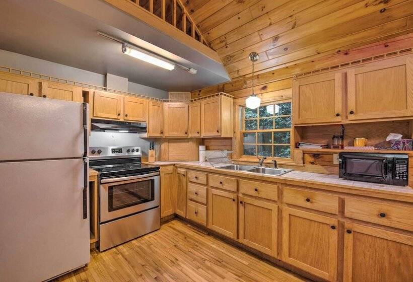 Secluded Waynesville Cabin: Deck, Grill & Fire Pit