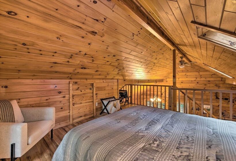 Secluded Waynesville Cabin: Deck, Grill & Fire Pit