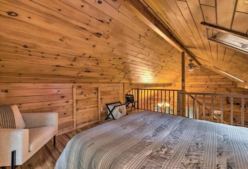Secluded Waynesville Cabin: Deck, Grill & Fire Pit