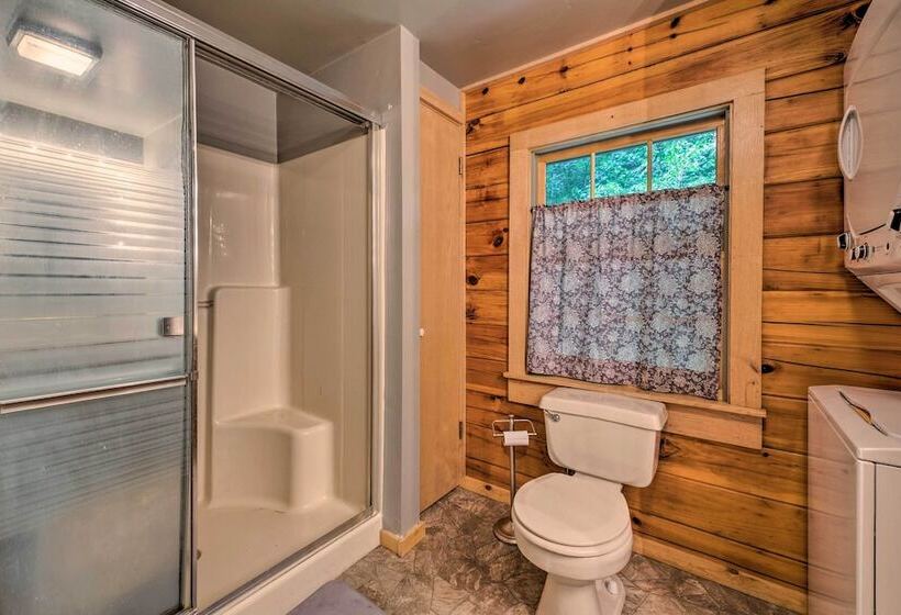 Secluded Waynesville Cabin: Deck, Grill & Fire Pit