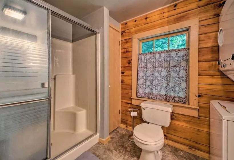 Secluded Waynesville Cabin: Deck, Grill & Fire Pit