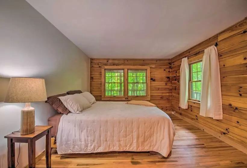 Secluded Waynesville Cabin: Deck, Grill & Fire Pit