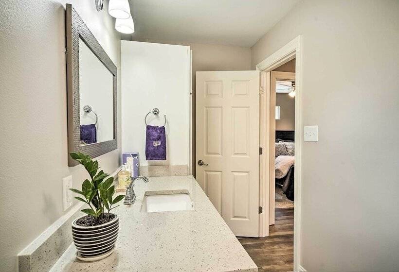 Sleek Baton Rouge Home Near Lsu & Downtown!