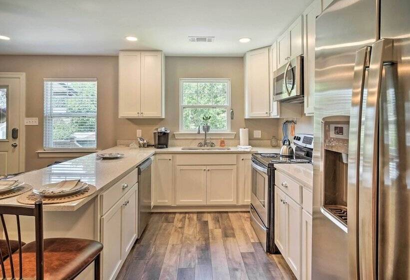 Sleek Baton Rouge Home Near Lsu & Downtown!