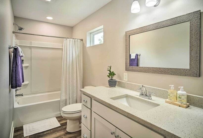 Sleek Baton Rouge Home Near Lsu & Downtown!