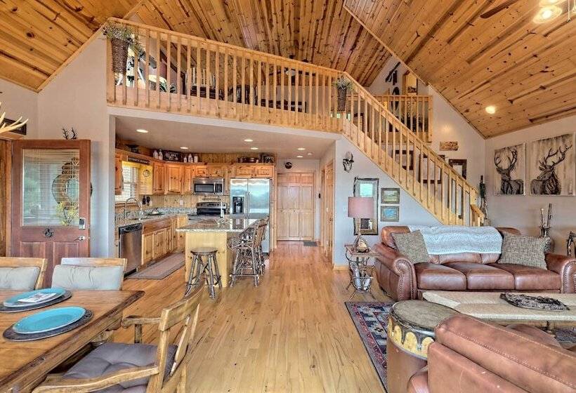 Spacious  Eagle S View  Luxury Cabin W/ Views