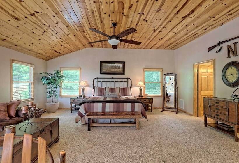 Spacious  Eagle S View  Luxury Cabin W/ Views