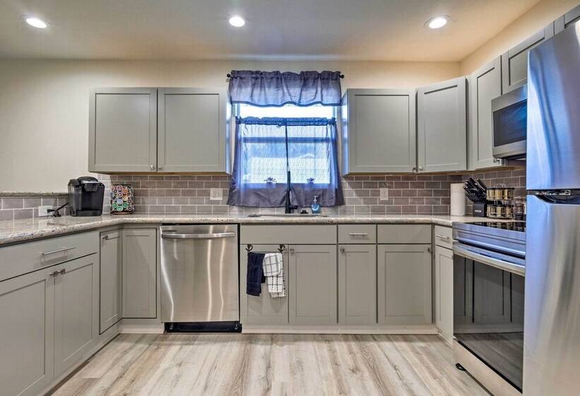 Spacious Gulfport Home W/ Yard: 1 Mi To Beach