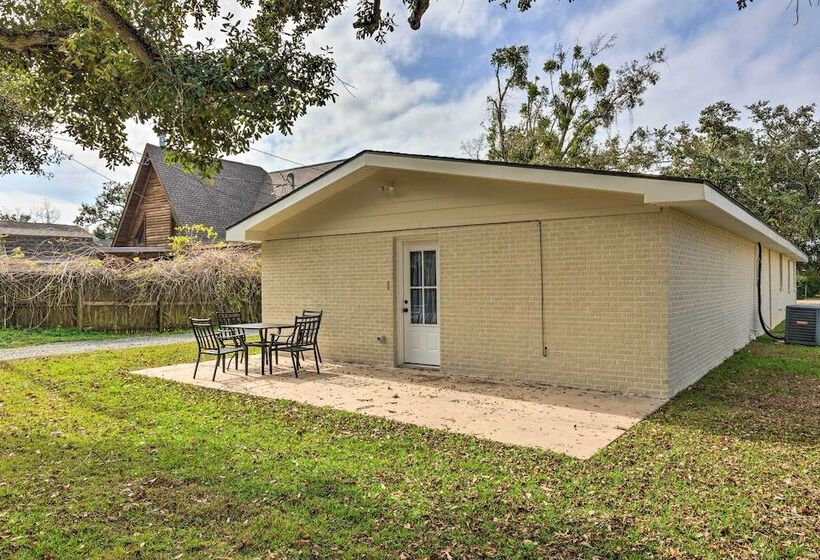 Spacious Gulfport Home W/ Yard: 1 Mi To Beach