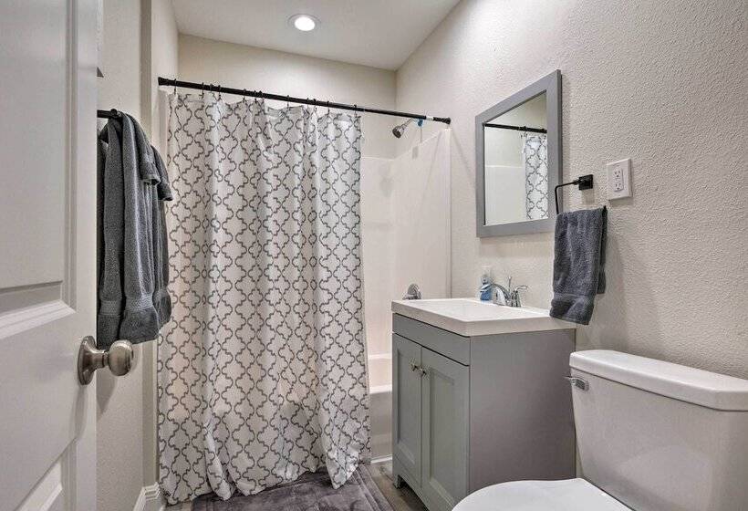 Spacious Gulfport Home W/ Yard: 1 Mi To Beach