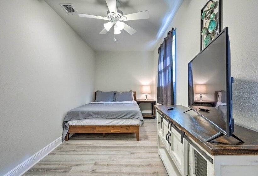 Spacious Gulfport Home W/ Yard: 1 Mi To Beach