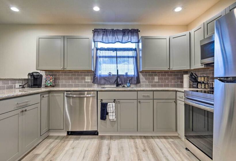 Spacious Gulfport Home W/ Yard: 1 Mi To Beach