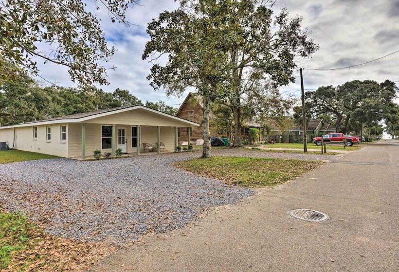Spacious Gulfport Home W/ Yard: 1 Mi To Beach