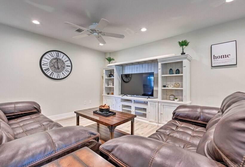 Spacious Gulfport Home W/ Yard: 1 Mi To Beach