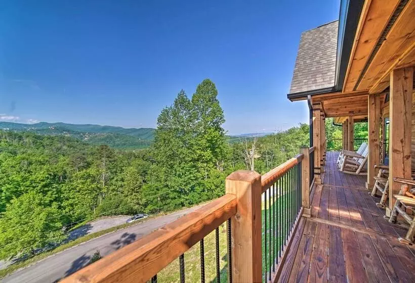 Spacious Mountain Retreat W/ Hot Tub + Views!