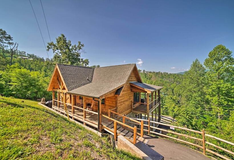 Spacious Mountain Retreat W/ Hot Tub + Views!