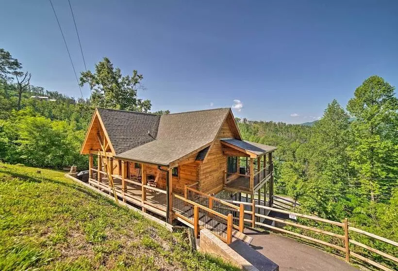 Spacious Mountain Retreat W/ Hot Tub + Views!