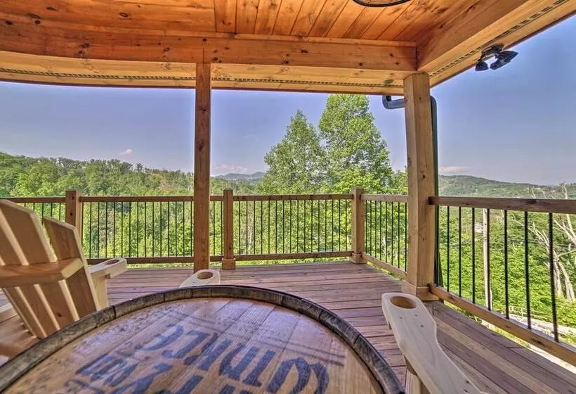 Spacious Mountain Retreat W/ Hot Tub + Views!
