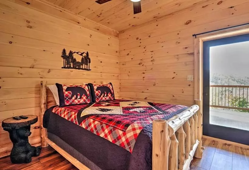 Spacious Mountain Retreat W/ Hot Tub + Views!