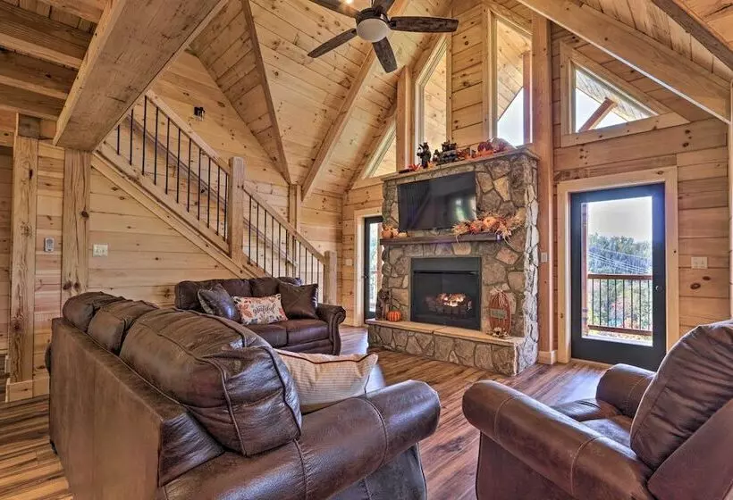 Spacious Mountain Retreat W/ Hot Tub + Views!