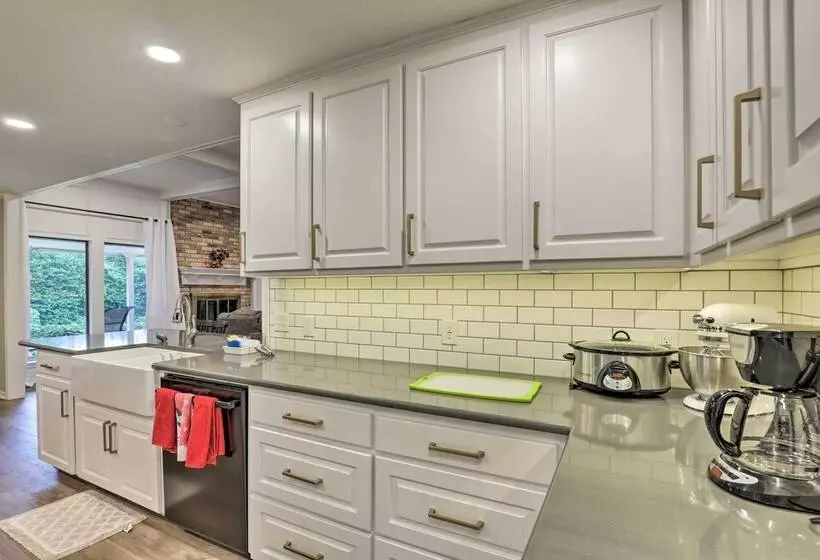 Spacious Waco Home ~ 9 Mi To Magnolia Market