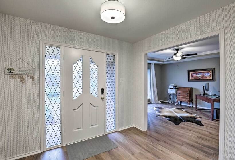 Spacious Waco Home ~ 9 Mi To Magnolia Market