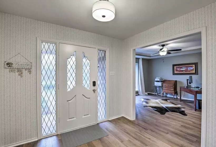 Spacious Waco Home ~ 9 Mi To Magnolia Market