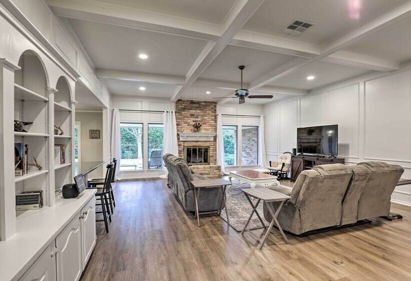 Spacious Waco Home ~ 9 Mi To Magnolia Market