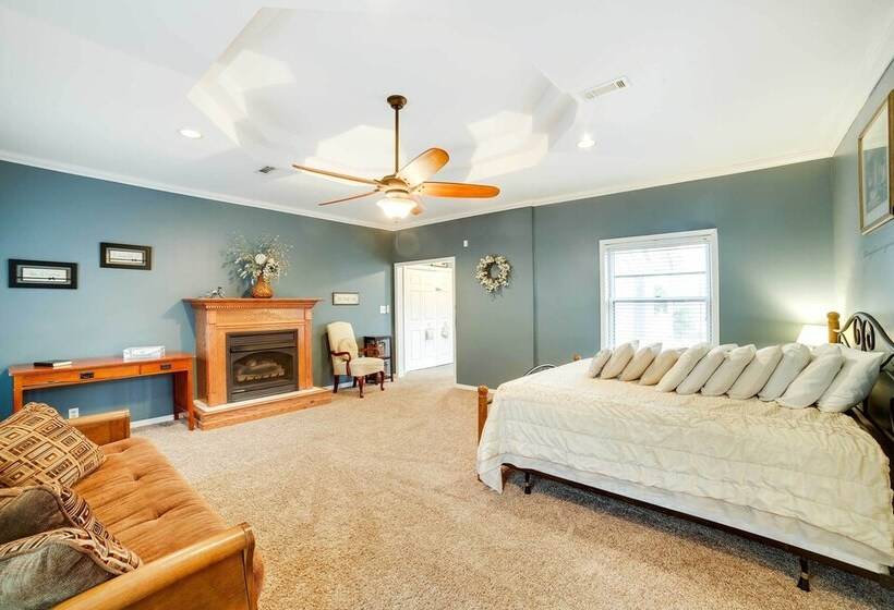 Waterfront Beaver Lake House W/ Deck & Fire Pit!