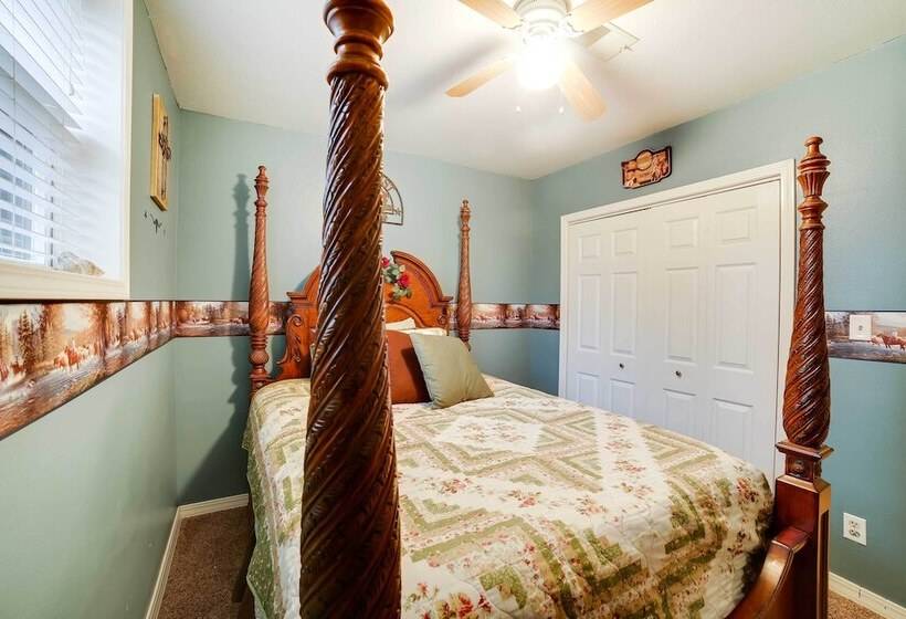 Waterfront Beaver Lake House W/ Deck & Fire Pit!