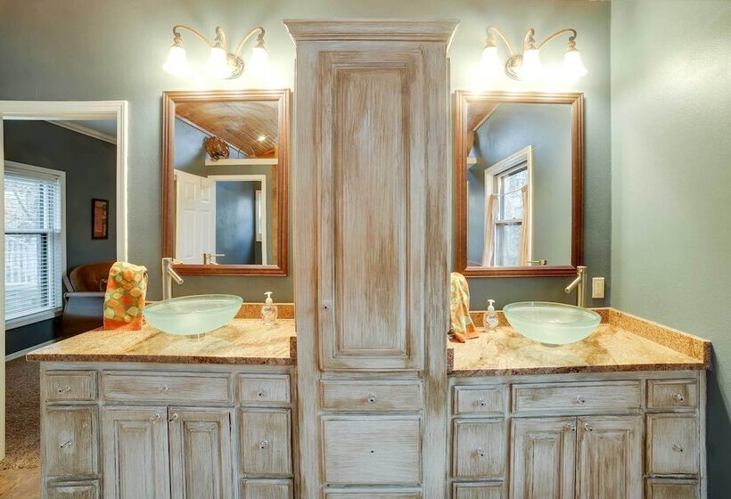 Waterfront Beaver Lake House W/ Deck & Fire Pit!