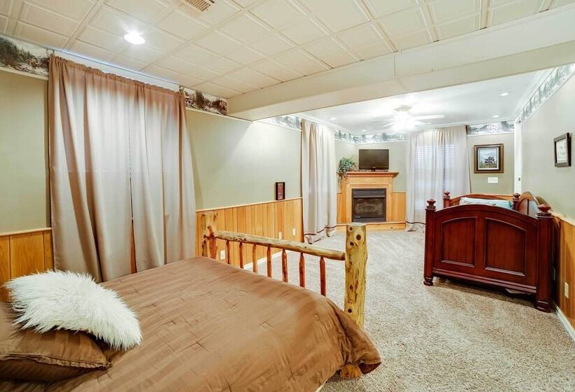 Waterfront Beaver Lake House W/ Deck & Fire Pit!