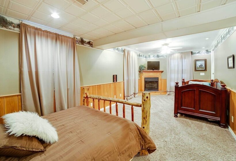 Waterfront Beaver Lake House W/ Deck & Fire Pit!