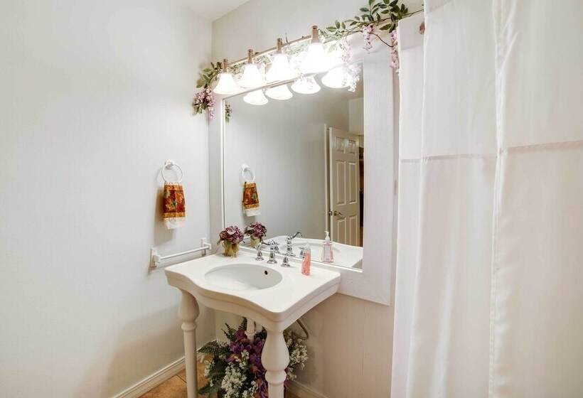 Waterfront Beaver Lake House W/ Deck & Fire Pit!