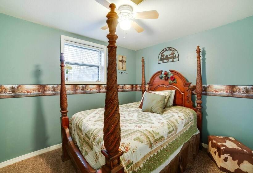 Waterfront Beaver Lake House W/ Deck & Fire Pit!