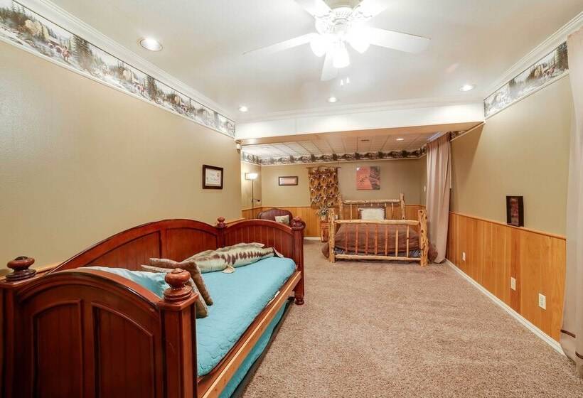 Waterfront Beaver Lake House W/ Deck & Fire Pit!