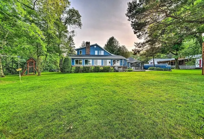 Waterfront Lake Huron Getaway: Private Beach!