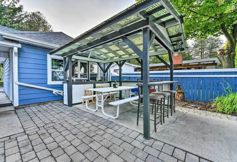 Waterfront Lake Huron Getaway: Private Beach!