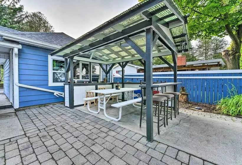 Waterfront Lake Huron Getaway: Private Beach!