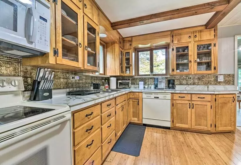 Waterfront Lake Huron Getaway: Private Beach!