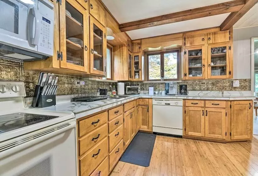 Waterfront Lake Huron Getaway: Private Beach!