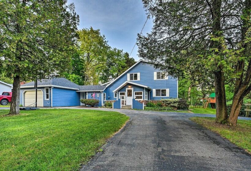 Waterfront Lake Huron Getaway: Private Beach!