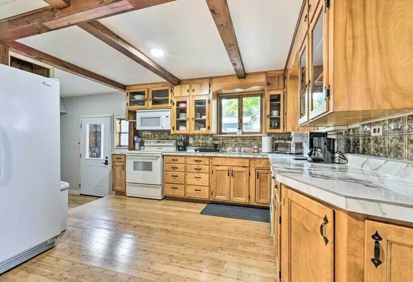 Waterfront Lake Huron Getaway: Private Beach!