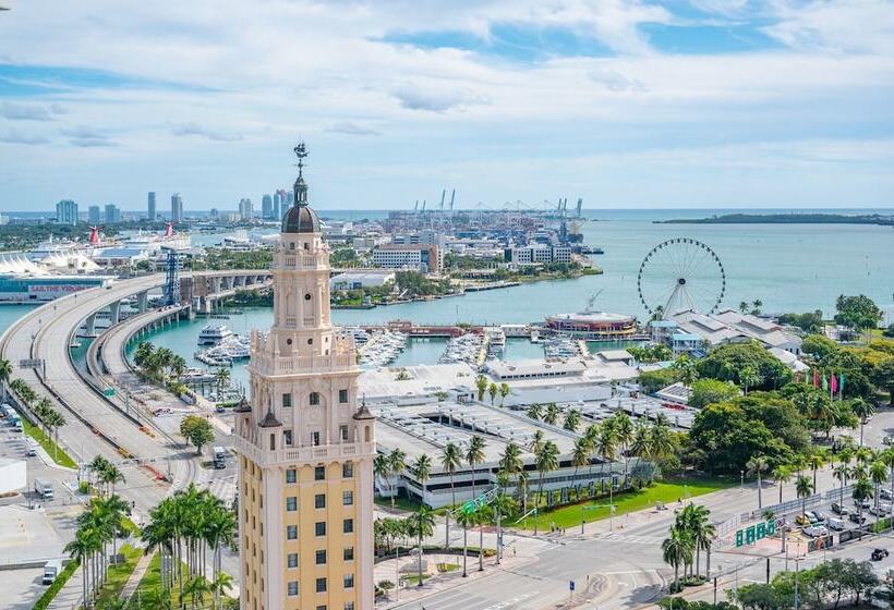 Global Luxury Suites Miami Worldcenter