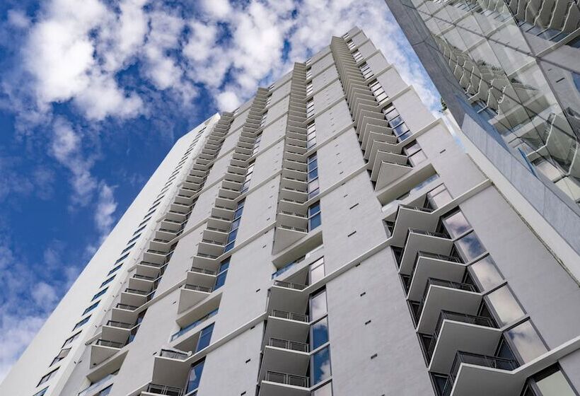 Global Luxury Suites Miami Worldcenter