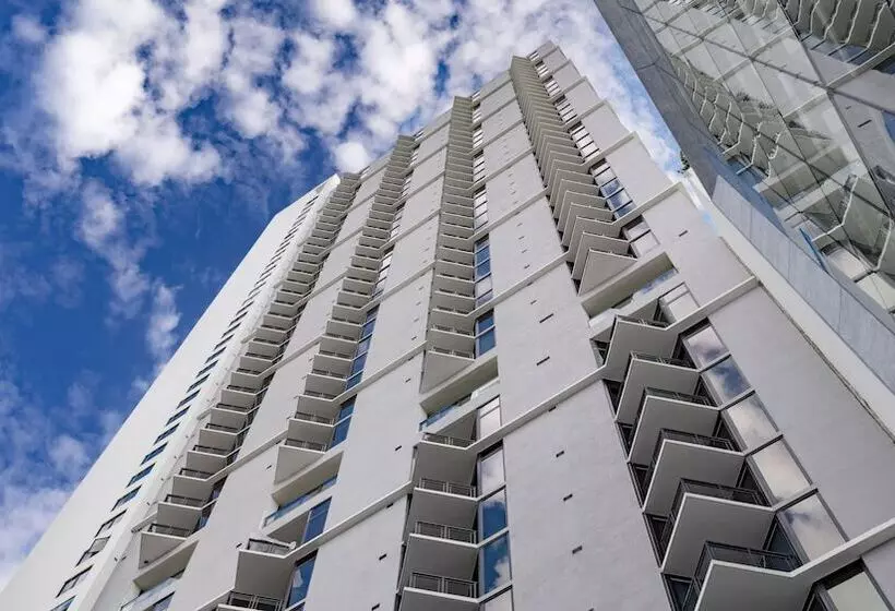 Global Luxury Suites Miami Worldcenter