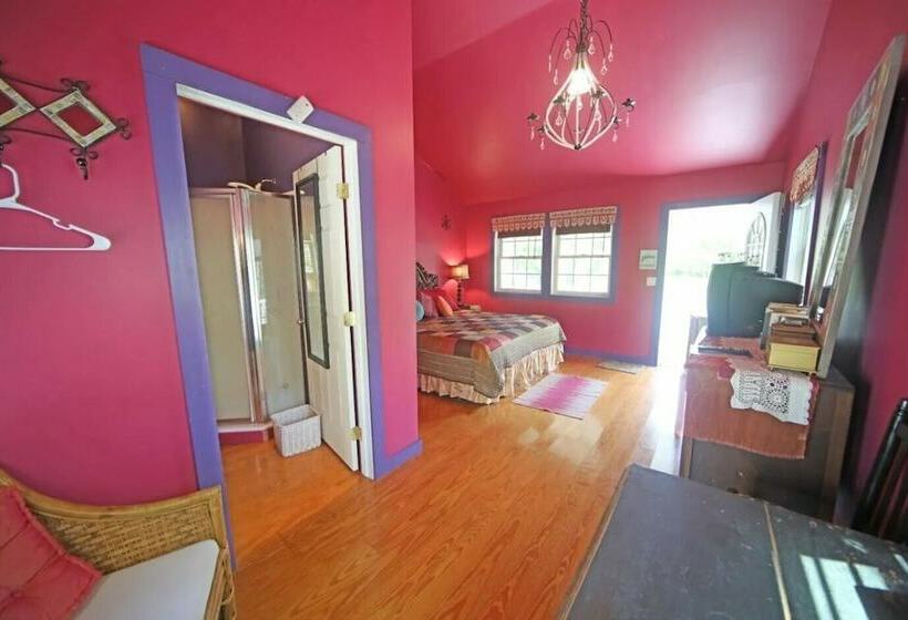 The Hayden Creek Inn